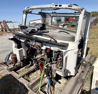 Mack Pinnacle CXP612 Cab Assembly for a 2007 Mack CXP612