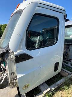 Freightliner Cascadia 126 Left Door