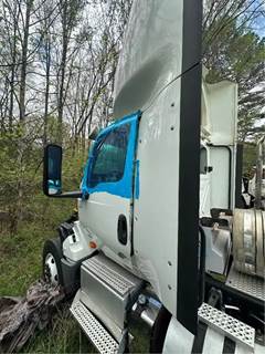 International LT625 Left Door