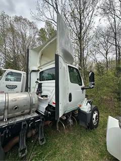 International LT625 Right Door