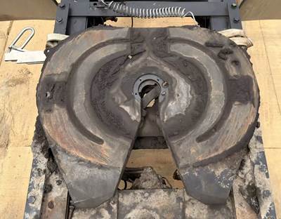 Jost JSK37USB Fifth Wheel for a 2019 Kenworth T880