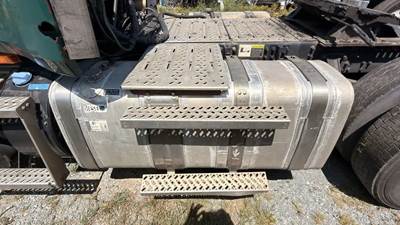 Mack Pinnacle CXU612 Left Fuel Tank for a 2017 Mack CXU612