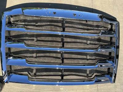 New 2017 Freightliner Cascadia P4 Grille Assembly Chrome with Screen, Part # A17-20832-016