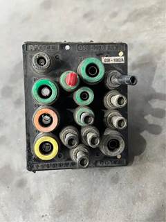 Used Paccar Firewall Air Manifold Block Assembly G58-1082 for Kenworth T680