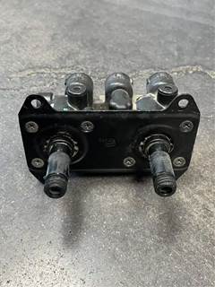 Used Bendix/PACCAR Air Brake Valve for Kenworth T680, Part # G90-6036, 5001231