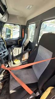 Freightliner Cascadia 126 Left Seat