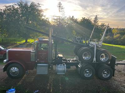2011 Peterbilt 389 Logging Truck