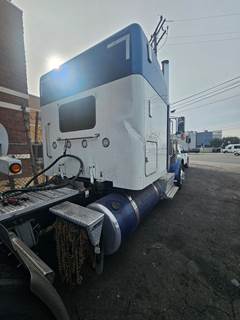2016 Peterbilt 389 Sleeper Semi Truck