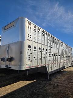 2016 WILSON 2 axle Livestock Trailer