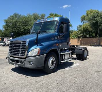 2018 Freightliner Cascadia 125 Day Cab Truck