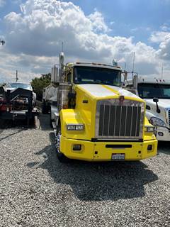 2010 Kenworth T800 Day Cab Truck