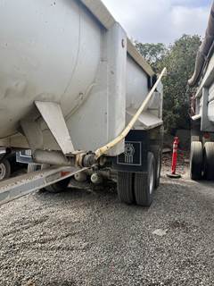 2001 Western Construction Components 32' End Dump Trailer
