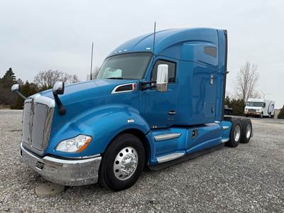 2022 Kenworth T680 Sleeper Semi Truck