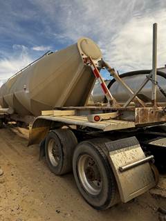 2001 LBT Dry Bulk / Pneumatic Tank Trailer
