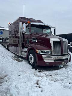 2017 Western Star 5700 Sleeper Semi Truck