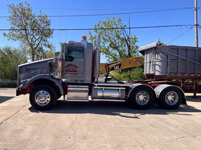 2002 Kenworth T800 Day Cab Truck