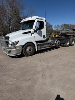 2023 Freightliner Cascadia Day Cab Truck