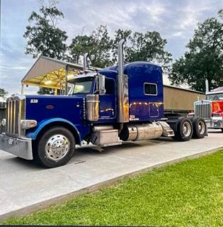 2012 Peterbilt Sleeper Semi Truck