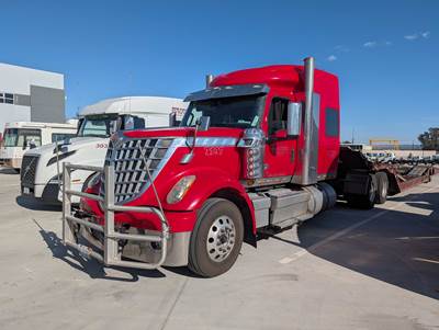 2019 International LoneStar Sleeper Semi Truck