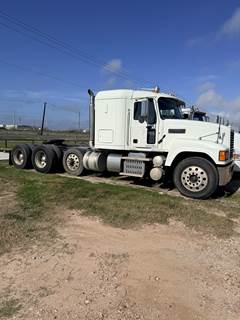 2012 Peterbilt 386 T/A SLEEPER TRUCK TRACTOR Sleeper Semi Truck