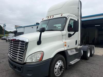 2016 Freightliner Cascadia Day Cab Truck