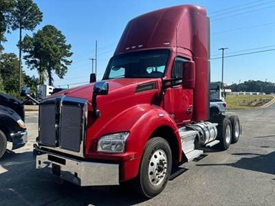 2022 Kenworth T880 Day Cab Truck