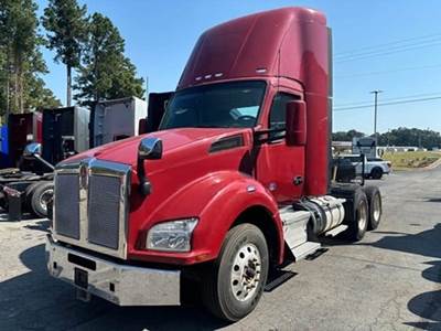 2022 Kenworth T880 Day Cab Truck