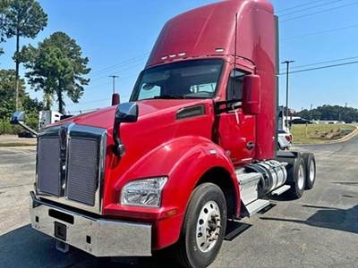 2022 Kenworth T880 Day Cab Truck