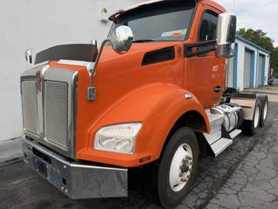 2023 Kenworth T880 Day Cab Truck