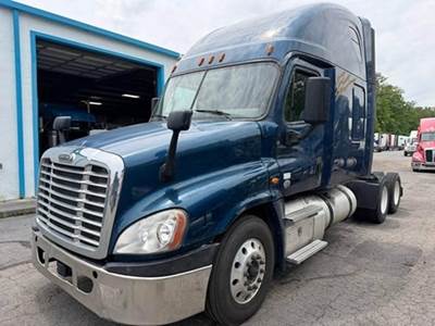 2020 Freightliner Cascadia 125 Sleeper Semi Truck