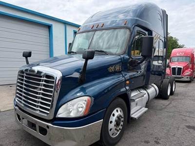 2020 Freightliner Cascadia 125 Sleeper Semi Truck