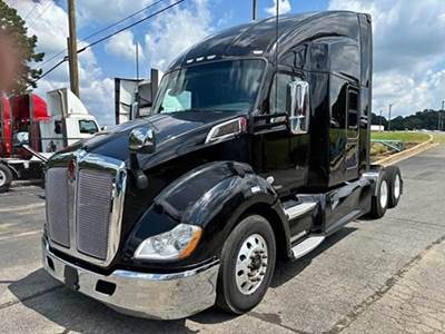 2022 Kenworth T680 Sleeper Semi Truck