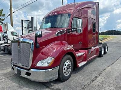 2022 Kenworth T680 Sleeper Semi Truck
