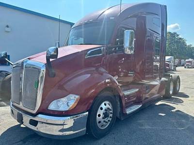 2022 Kenworth T680 Sleeper Semi Truck