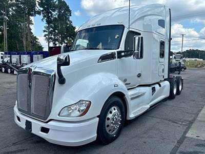 2022 Kenworth T680 Sleeper Semi Truck