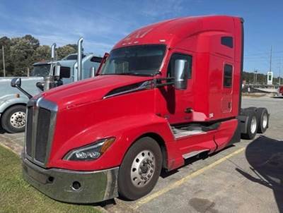 2024 Kenworth T680 Sleeper Semi Truck