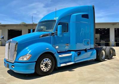 2022 Kenworth T680 Sleeper Semi Truck