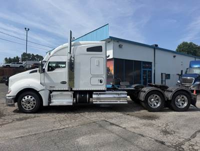 2020 Kenworth T680 Sleeper Semi Truck