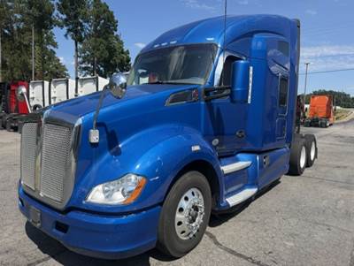 2016 Kenworth T680 Sleeper Semi Truck