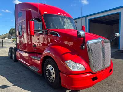 2022 Kenworth T680 Sleeper Semi Truck