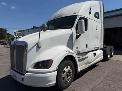 2012 Kenworth T700 Sleeper Semi Truck