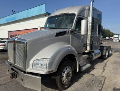 2020 Kenworth T880 Sleeper Semi Truck