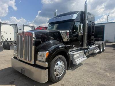 2021 Kenworth W990 Sleeper Semi Truck