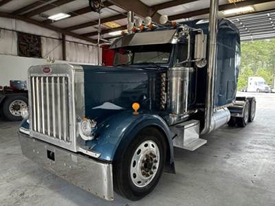 2006 Peterbilt 379EXHD Sleeper Semi Truck