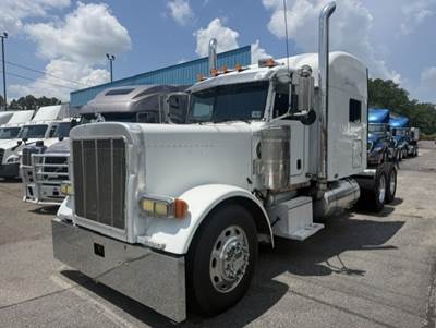 2005 Peterbilt 379EXHD Sleeper Semi Truck