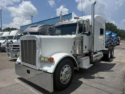 2005 Peterbilt 379EXHD Sleeper Semi Truck