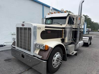 2001 Peterbilt 379EXHD Sleeper Semi Truck