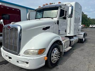 2013 Peterbilt 386 Sleeper Semi Truck