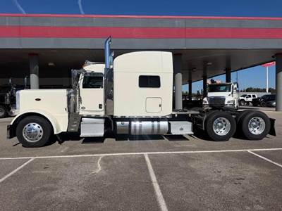 Peterbilt 389 Sleeper Semi Truck - Raised Roof Sleeper, Paccar 510HP, 18 Speed Manual
