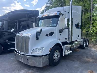 2017 Peterbilt 579 Sleeper Semi Truck